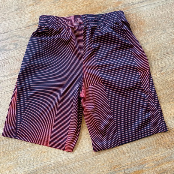Under Armour boys youth athletic shorts - Picture 2 of 3